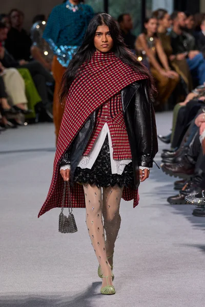 Look 12